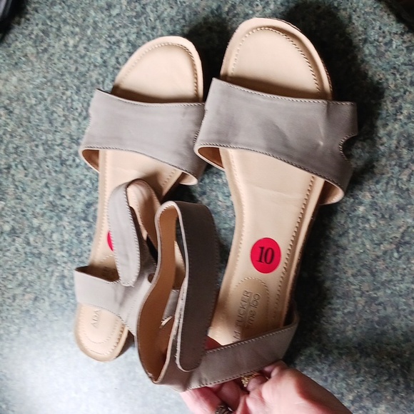 Sandals 10 TomTucker by Me Too - Picture 7 of 8